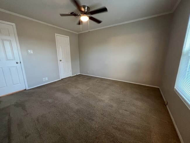 Building Photo - 2511 Kavasar Dr