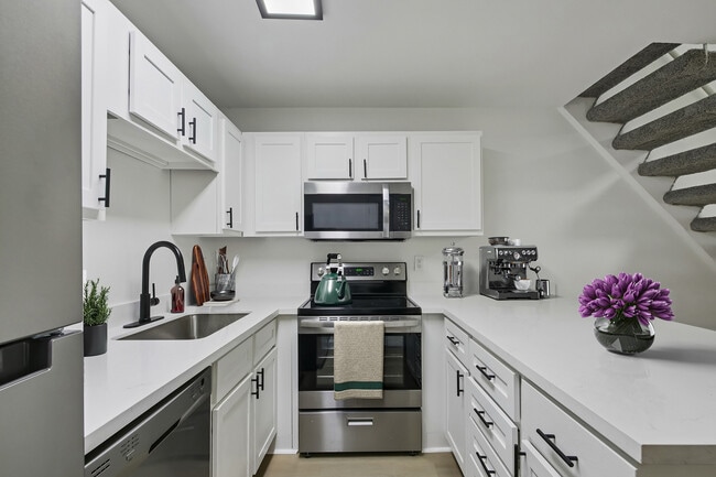 Building Photo - ReNew Greenway