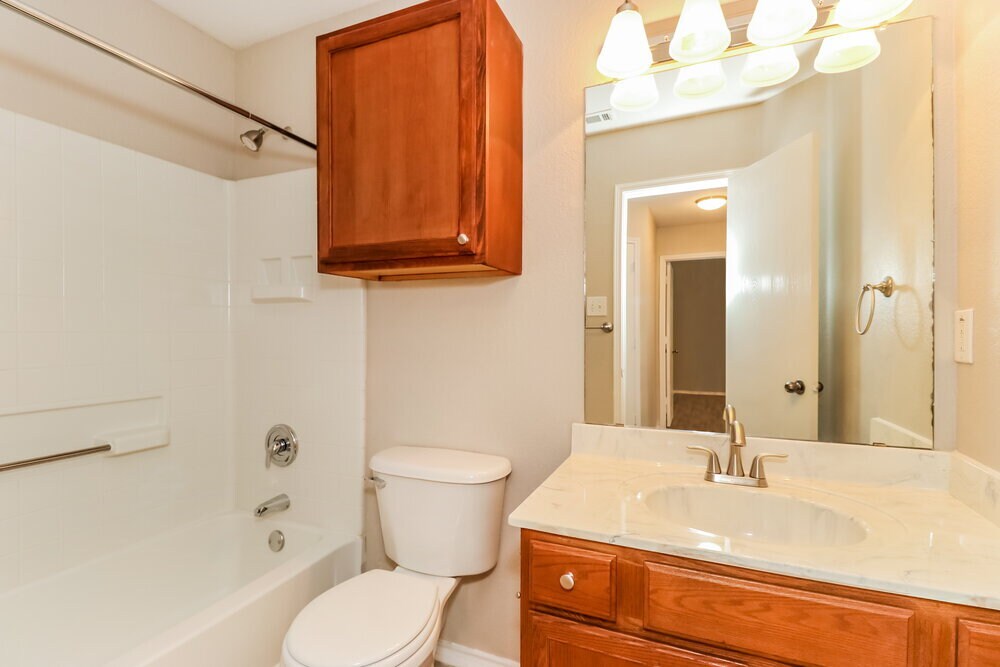 Building Photo - 726 Victoria Dr