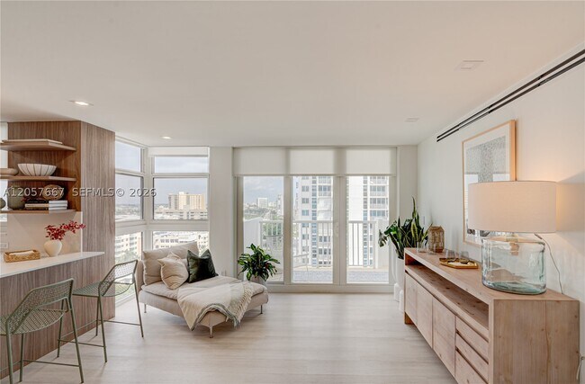 Building Photo - 1370 S Ocean Blvd