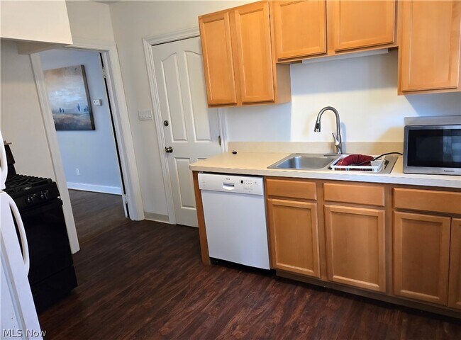 Building Photo - 3557 Lynnfield Rd