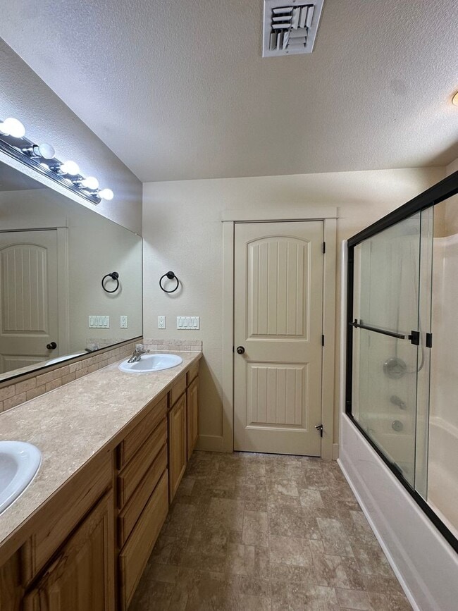 Building Photo - Charming 3 Bedroom home near Old Mill!