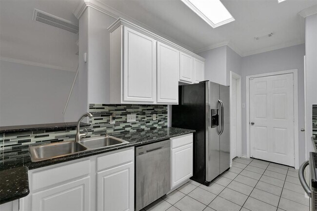 Building Photo - 3 Peach Ridge Pl