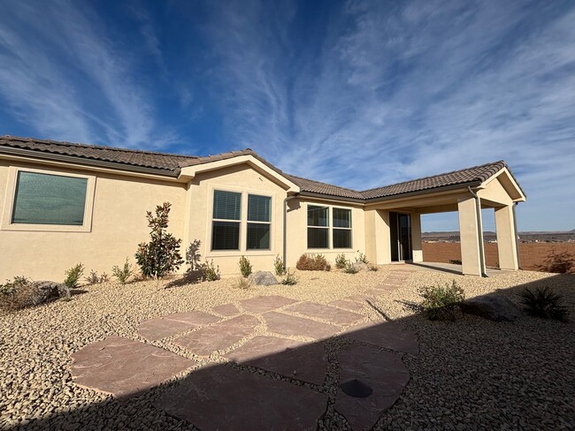 Building Photo - BRAND NEW HOME BY SAND HOLLOW FOR RENT!