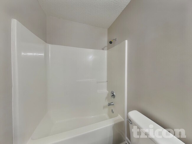 Building Photo - 105 Pinto Ln