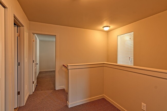 Building Photo - Available NOW! 4-Bedroom End-Unit Townhome Near Silver Lake