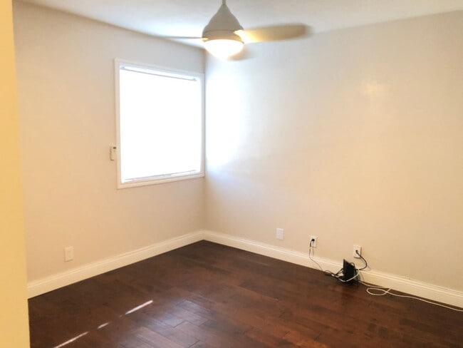 Building Photo - 4 BEDROOM / 2 BATH SINGLE FAMILY HOME W/ CASITA