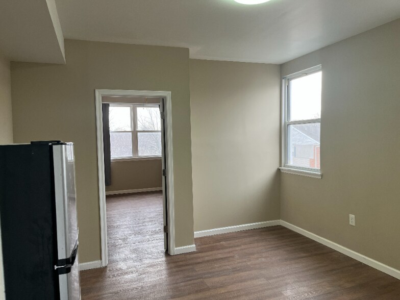 Building Photo - 2255 N Park Ave