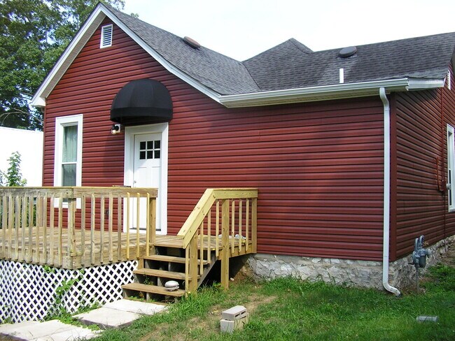 Building Photo - 635 Park Street