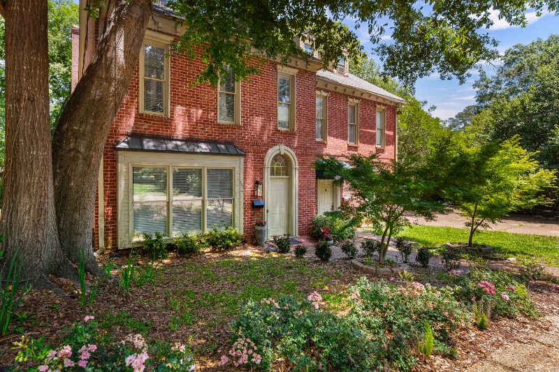 Building Photo - 806 Oakwood St