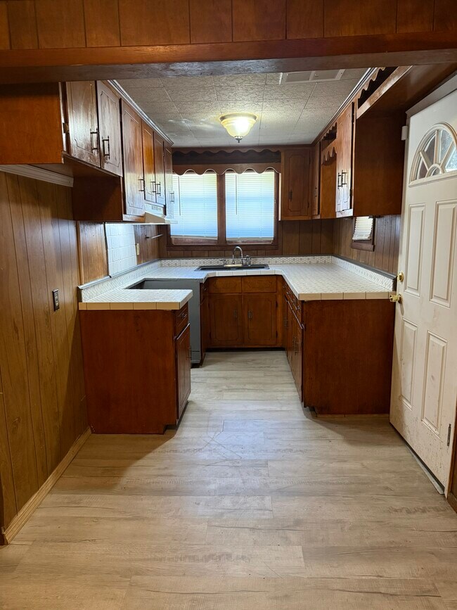 Building Photo - 4848 Saphire Ave