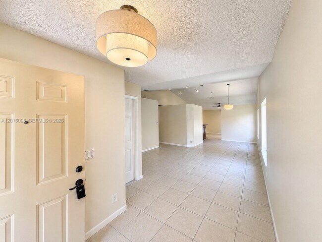 Building Photo - 854 San Remo Dr