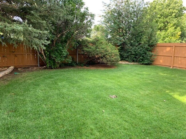 Building Photo - Beautiful 4 Bedroom Quad Level Located in Buffalo Ridge!!!!