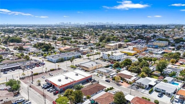 Building Photo - 361 E 39th St