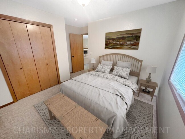 Building Photo - 4 BEDROOM, 2 BATH TOWN HOME, PET FRIENDLY, AMENITY FILLED, DOUBLE ATTACHED GARAGE!