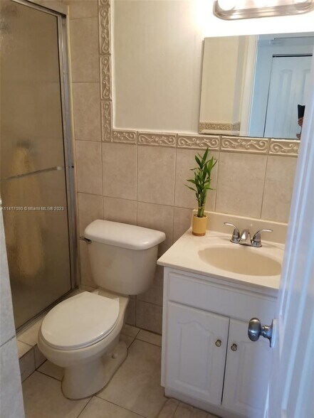 Building Photo - 250 180th Dr