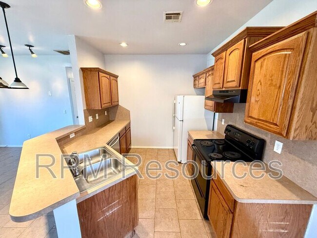 Building Photo - 520 S Castle Ridge Ln