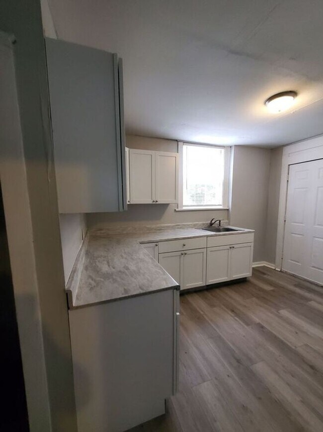 Building Photo - 3 BEDROOM SINGLE FAMILY HOME-SEC8 TENANTS ...