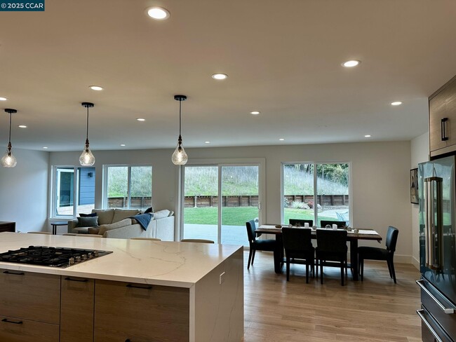 Building Photo - 226 Alderbrook Pl
