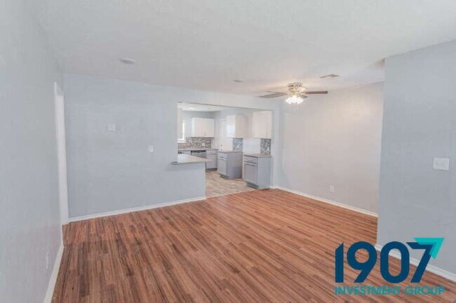 Building Photo - Charming & Updated 3-Bedroom Home in Moore...