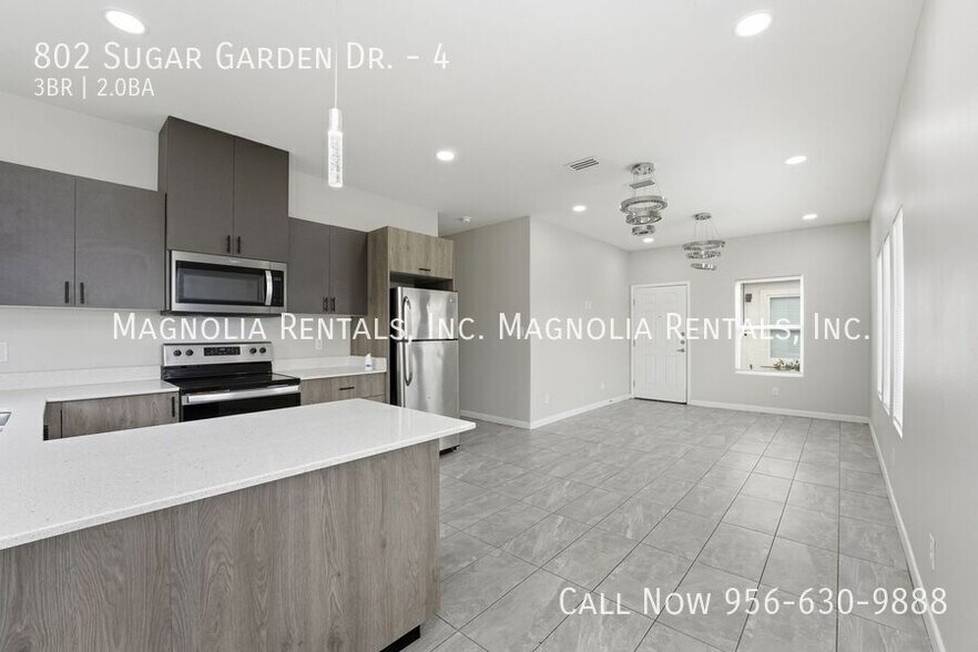 Building Photo - 802 Sugar Gdn Dr