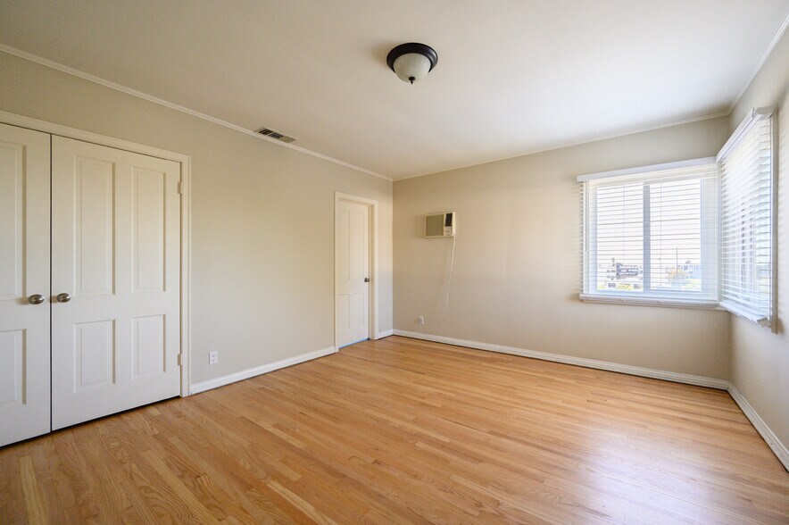 Building Photo - 1763 Kelton Ave