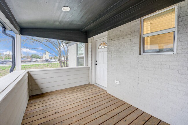 Building Photo - 2202 Wentworth St
