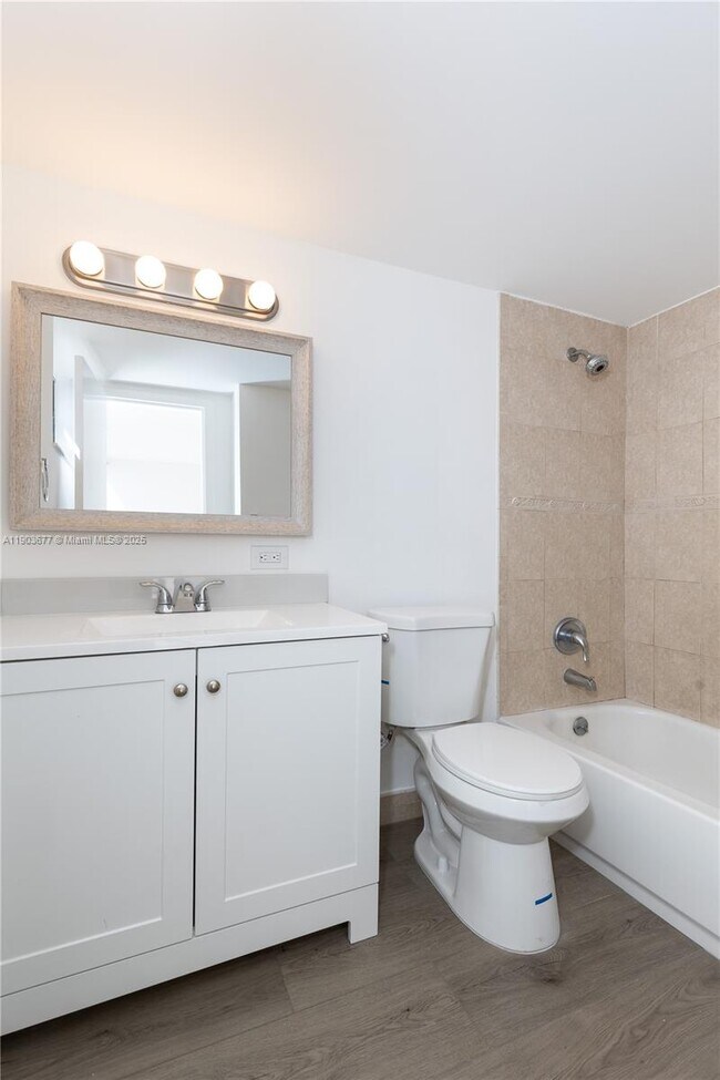 Building Photo - 17011 N Bay Rd