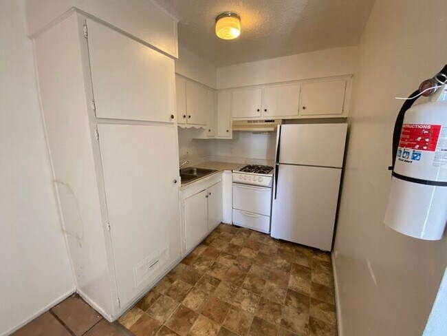Primary Photo - 1212 Aztec Rd NW