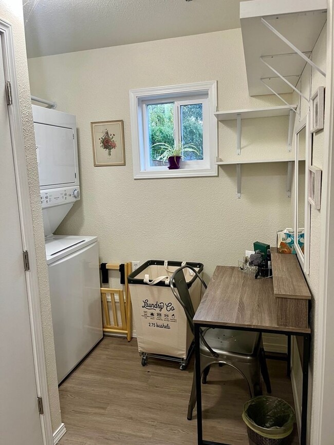 Building Photo - Short Term Rental available, Fully Furnished , 1 Bedroom, 1 Bath in Private Setting