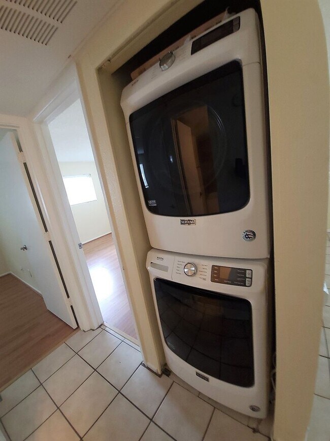 Building Photo - AFFORDABLE UNIT IN TEMPE!
