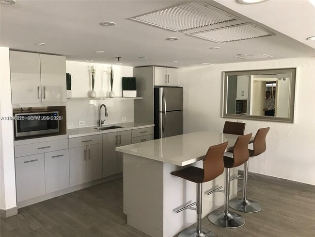 Building Photo - 170 Ocean Ln Dr