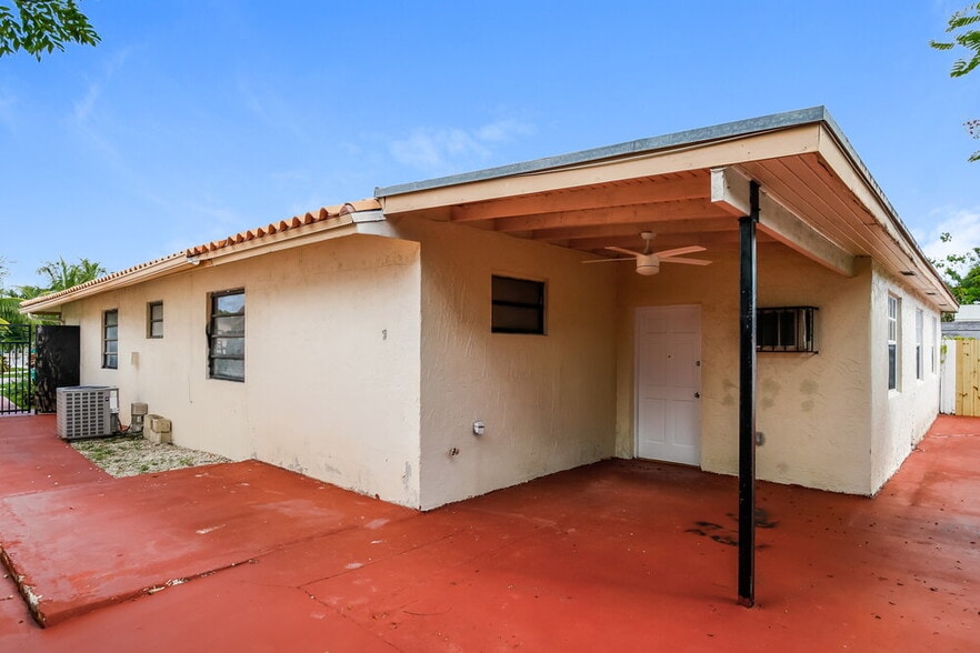 Building Photo - 10724 SW 144th Ct