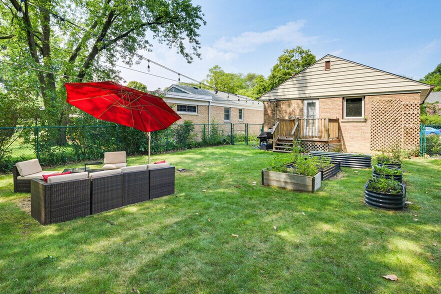 Building Photo - 1512 Mulford St