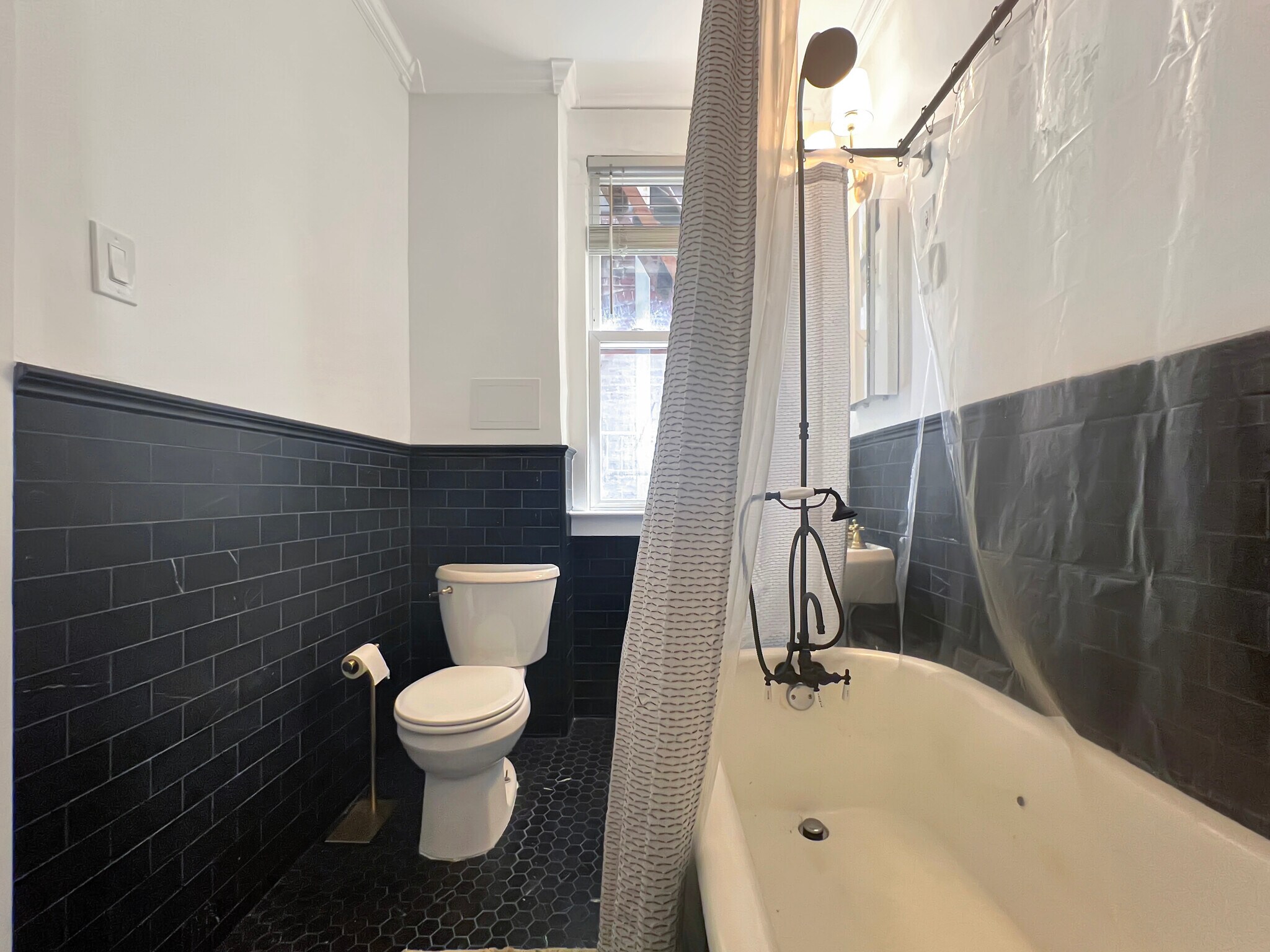 Building Photo - 1856 Mintwood Pl NW