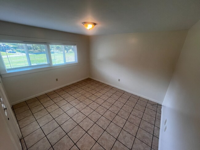 Building Photo - 147 Mountain View Dr SW