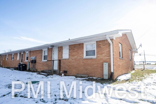 Building Photo - "Charming 2-Bedroom Retreat with 800 Sq. Ft. of Comfort in New Palestine!"