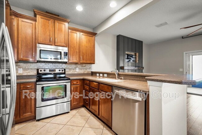 Building Photo - 13354 Solar Dr