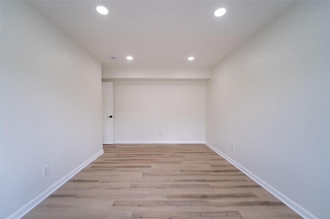 Building Photo - 276 Temple Hill Rd