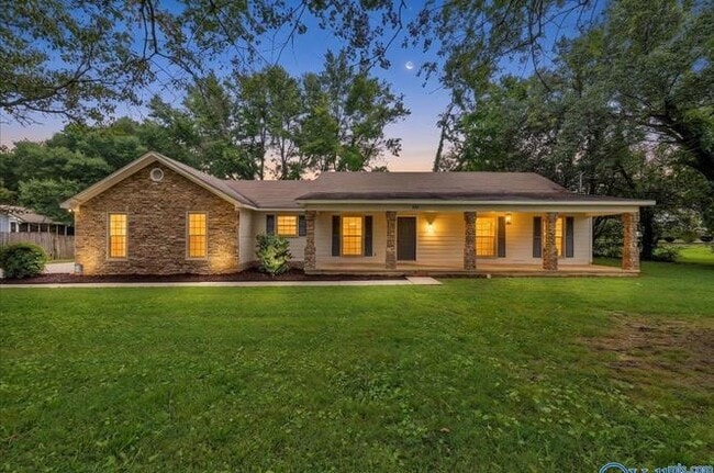 Building Photo - 100 Brass Oak Dr