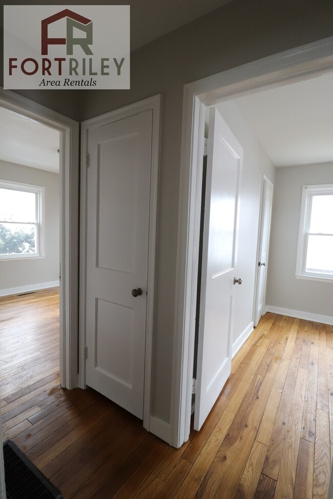 Building Photo - 530 W Elm St