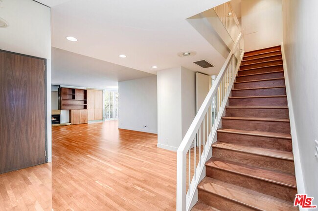 Building Photo - 211 S Spalding Dr