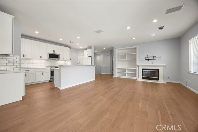 Building Photo - 72 Salton
