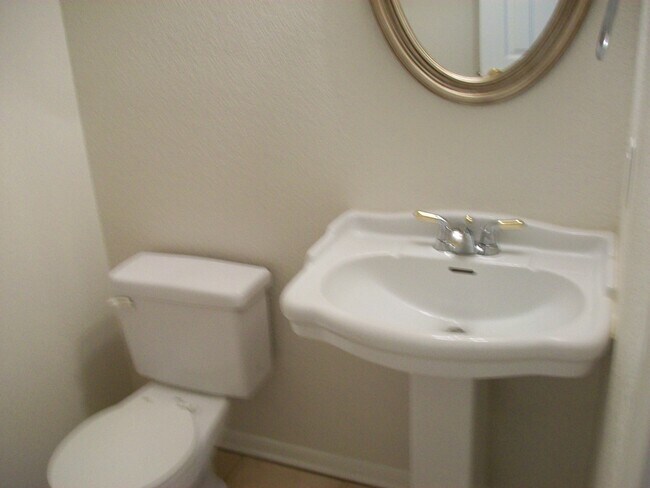 Building Photo - 601 Llama Tr