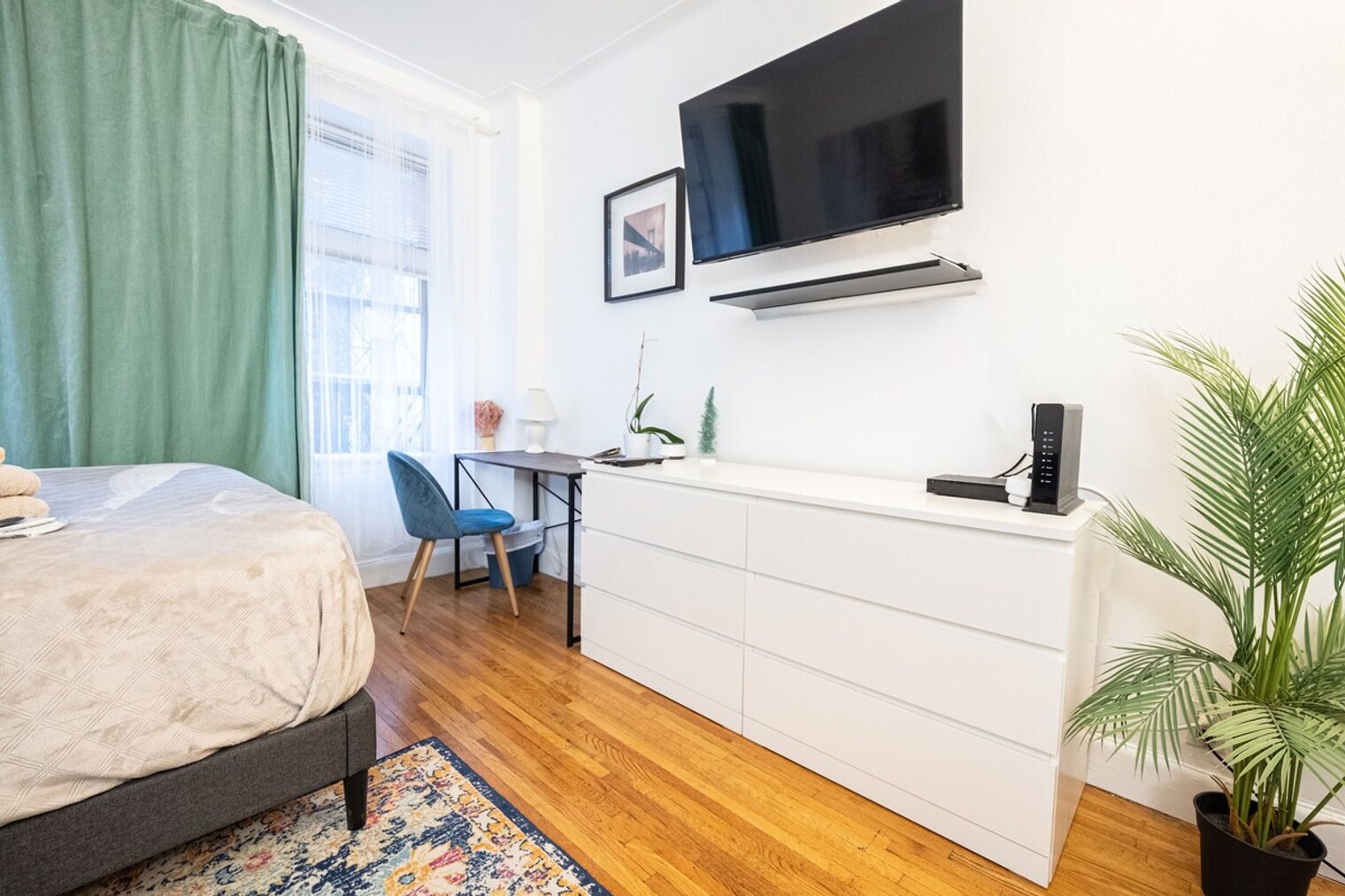 Building Photo - 328 E 74th St