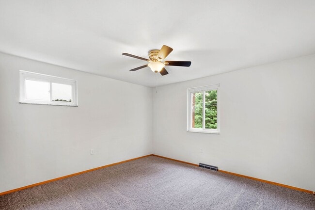 Building Photo - AVAILABLE AUGUST 1ST!! DON'T MISS TIS GORGEOUS 3 BEDROOM IN PENN HILLS!