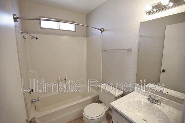 Building Photo - 401 W Utopia Rd