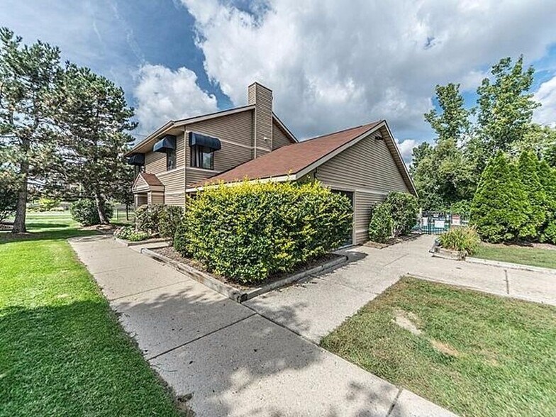 Building Photo - 225 Briarcrest Dr