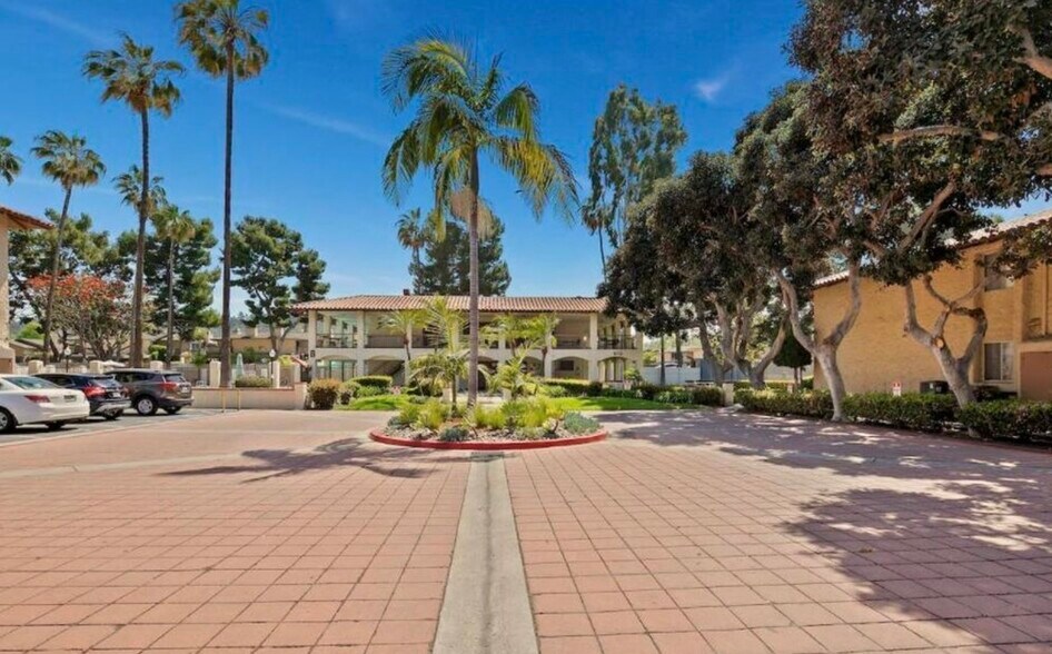 Building Photo - 6019 Rancho Mission Rd
