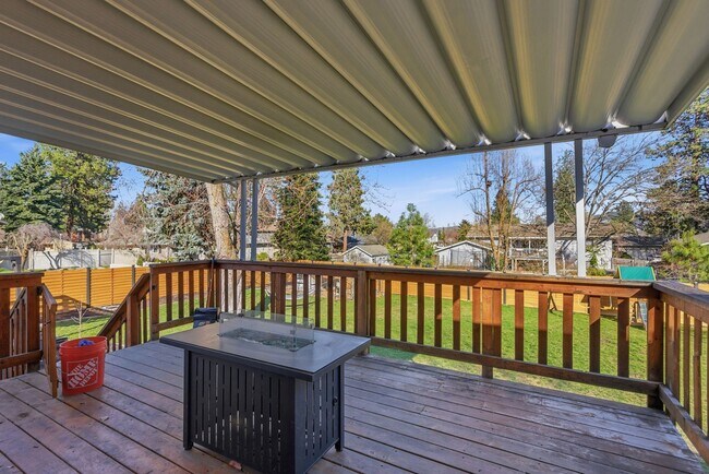 Building Photo - Stunning Fully Renovated 4BR + Bonus on Spokane's South Hill - Chef's Kitchen, 2-Car Garage & Bac...